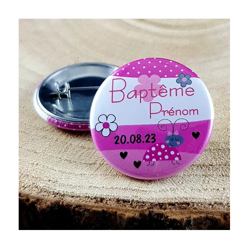 Gravure Events Badge de baptême Personnalisé avec Le prénom de l'enfant - Cadeau Souvenir pour Les invités du Baptême
